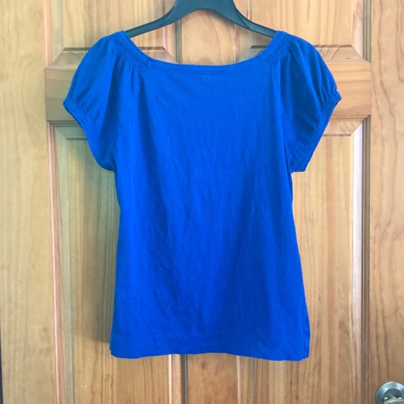 Women’s size medium Banana Republic royal blue top with puffed/shirred sleeves - Picture 3 of 5